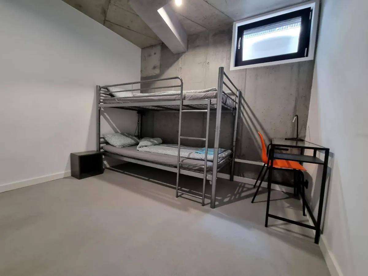 Industrialna Piwnica Hostel 그단스크 0*,